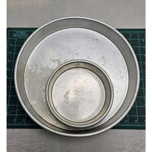 Vintage Magic Line Round Aluminum Cake Baking Pans  Lot of 2 USA Made 12x2 6x2